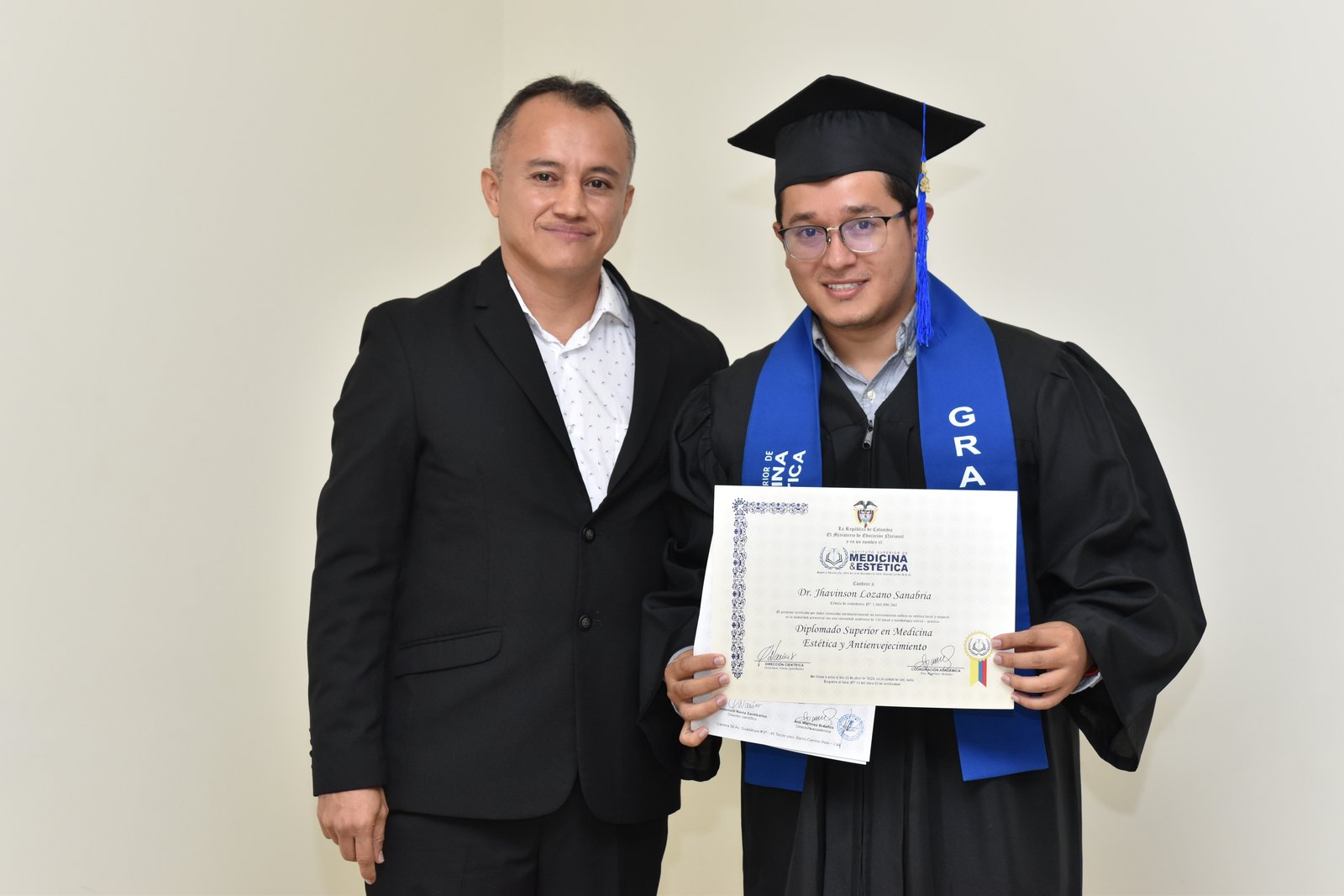 Profesionales certificadas en armonización facial y dermocosmética - Collegi Europeu